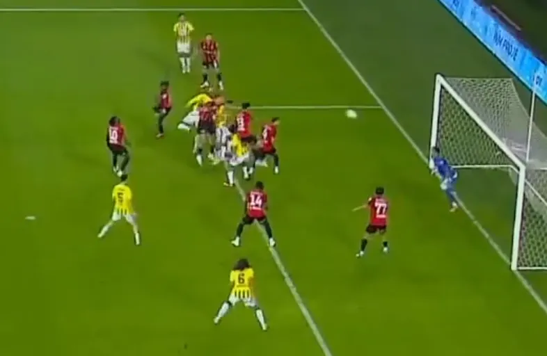 Anderson Talisca 2 kez direğe takıldı - 1
