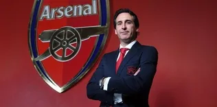 Emery, eski yıldızına talip