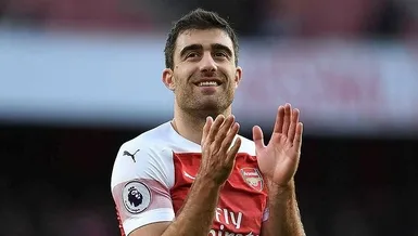 Sokratis’e Genoa talip