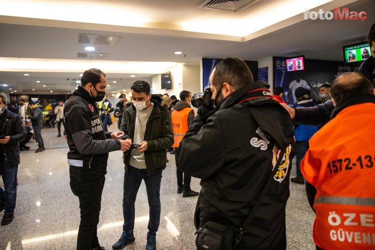 İşte statlardaki polislerin VAR odası görüntüleri!