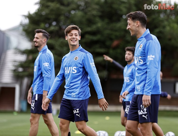Son dakika spor haberi: Star Wars Fenerbahçe! Berisha, Mesut Özil, Szalai, Max Meyer, Min-Jae Kim... (FB spor haberi)