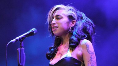 Amy Winehouse'un kıyafetine rekor ücret! Son konserinde giymişti... | Amy Winehouse kimdir?