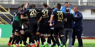 Akhisar üç attı üç puanı kaptı