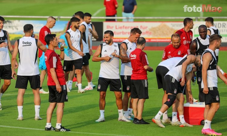 Beşiktaş'a yıldız golcüden kötü haber! Kulübüne geri dönüyor