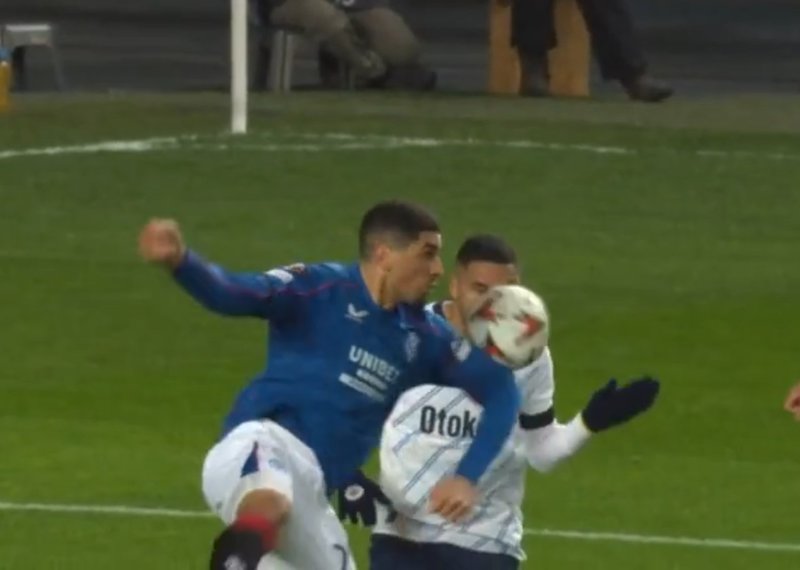 fenerbahce-2-kez-penalti-bekledi-iste-o-pozisyon-1741899594191.jpg