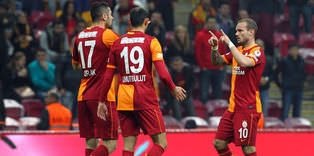 Sneijder blanks teammates after scoring