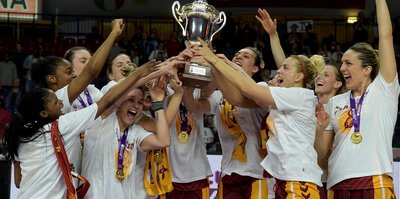 Bakan Bak, Galatasaray Kadın Basketbol Takımı'nı tebrik etti