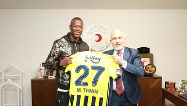 Son dakika spor haberleri: Fenerbahçeli golcü Mame Thiam’dan Kızılay’a işbirliği ziyareti