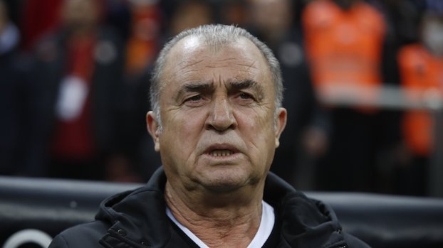 Galatasaray Fenerbahçe maçında Fatih Terim ve Vitor Pereira sarı kart gördü!