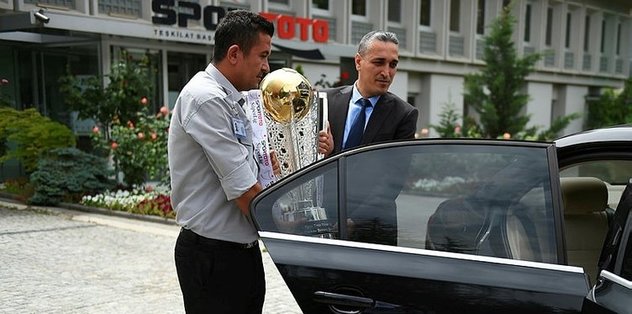 Şampiyonluk kupası İstanbul'a uğurlandı