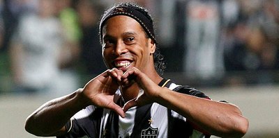 Ronaldinho futbolu bıraktı