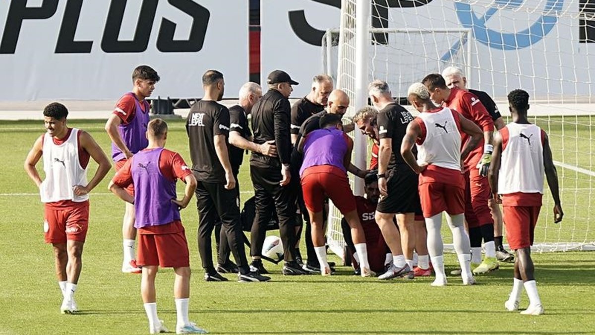Galatasaray'da antrenmanda Günay Güvenç korkuttu! Galatasaray'da antrenmanda Günay Güvenç korkuttu!