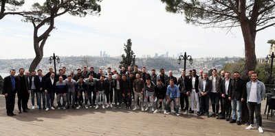 Fenerbahçeli oyuncular, yöneticilerle yemekte bir araya geldi