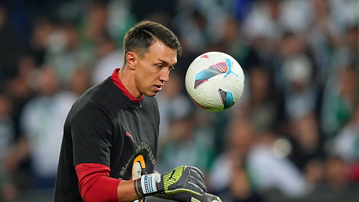 Muslera Galatasaray'a veda mı ediyor? Penarol Başkanı açıkladı