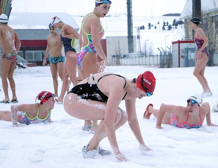 Fenerbahçeli genç yüzücülere eksi 12 derecede karda şok programı