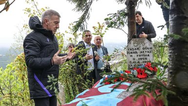 Trabzonspor Başkanı Ahmet Ağaoğlu'dan geçmişte vefat eden taraftarların mezarlarına ziyaret