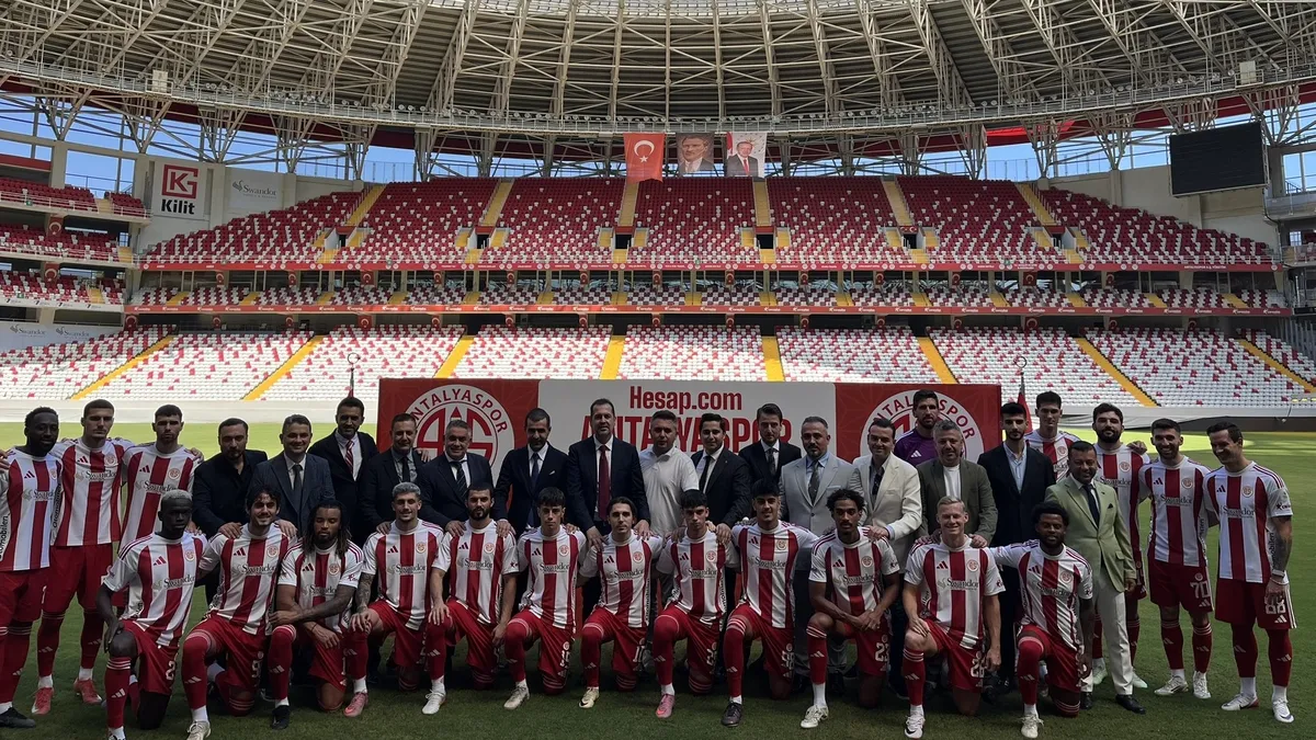 Antalyaspor 2025-2026 sezonu oyuncularını tanıttı