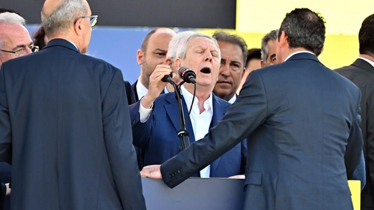 Fenerbahçe kongresinde gerginlik! Ali Koç ve Aziz Yıldırım... Fenerbahçe kongresinde gerginlik! Ali Koç ve Aziz Yıldırım...