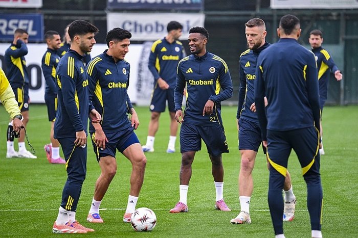 viktoria-plzen-fenerbahce-maci-canli-yayin-bilgisi-ve-11ler-1762408702113.jpeg Viktoria Plzen - Fenerbahçe maçı saat kaçta?