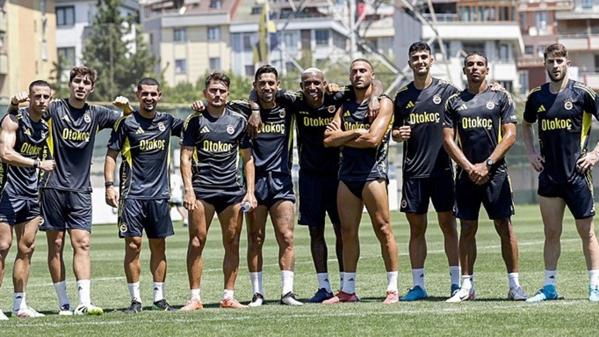 TRANSFER HABERİ: Fenerbahçeli yıldıza Fransa'dan 3 talip! Sarı-lacivertliler bonservisini belirledi TRANSFER HABERİ: Fenerbahçeli yıldıza Fransa'dan 3 talip! Sarı-lacivertliler bonservisini belirledi