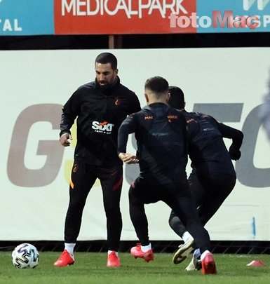 Galatasaray’da DeAndre Yedlin ve Mostafa Mohamed ilk antrenmanına çıktı! İşte o görüntüler