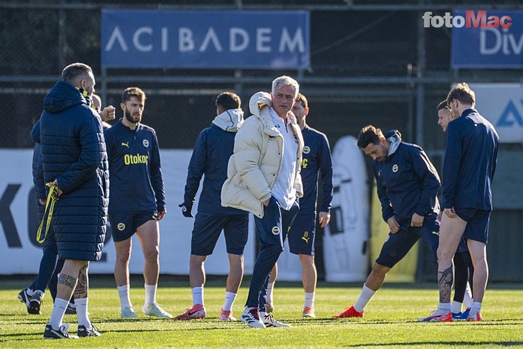 Jose Mourinho'dan sağ bekte flaş karar! İşte Fenerbahçe'nin Midtjylland maçı muhtemel 11'i
