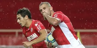 Islam Slimani şov yapmaya devam ediyor!