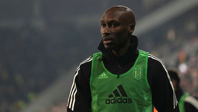 Atiba ya tribüne ya teknik heyete