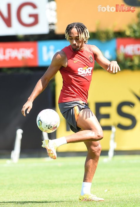 Galatasaray'a Sacha Boey'de milli takım piyangosu!