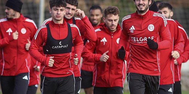 Djikiya takımda kalıyor