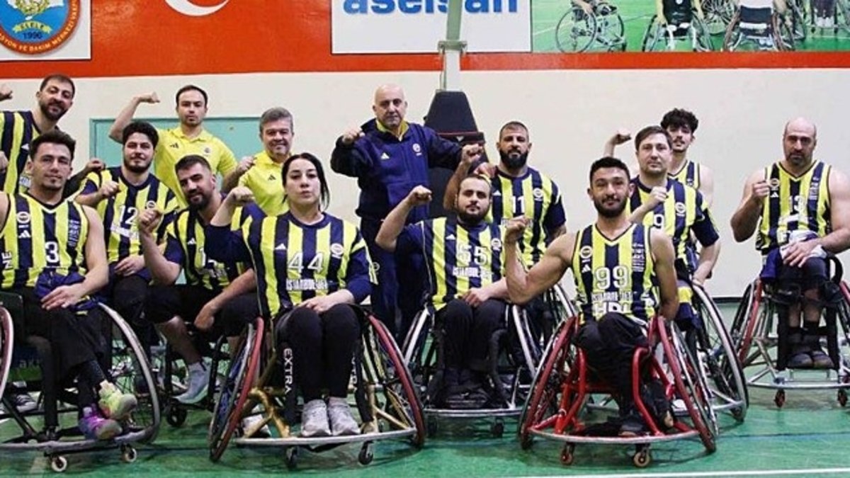 Gençlik ve Spor Bakanı Osman Aşkın Bak'tan Fenerbahçe İstanbul Jet'e tebrik