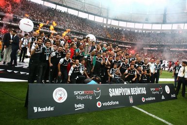 Beşiktaş kupayı kaldırdı!