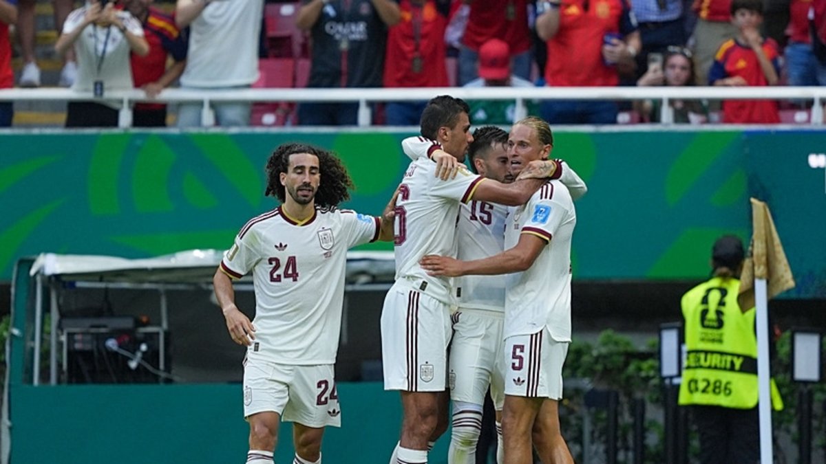 Uruguay'ı yenen İspanya grubundan lider çıktı!