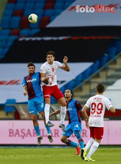 Trabzonspor-Antalyaspor maçından dikkat çeken kareler...