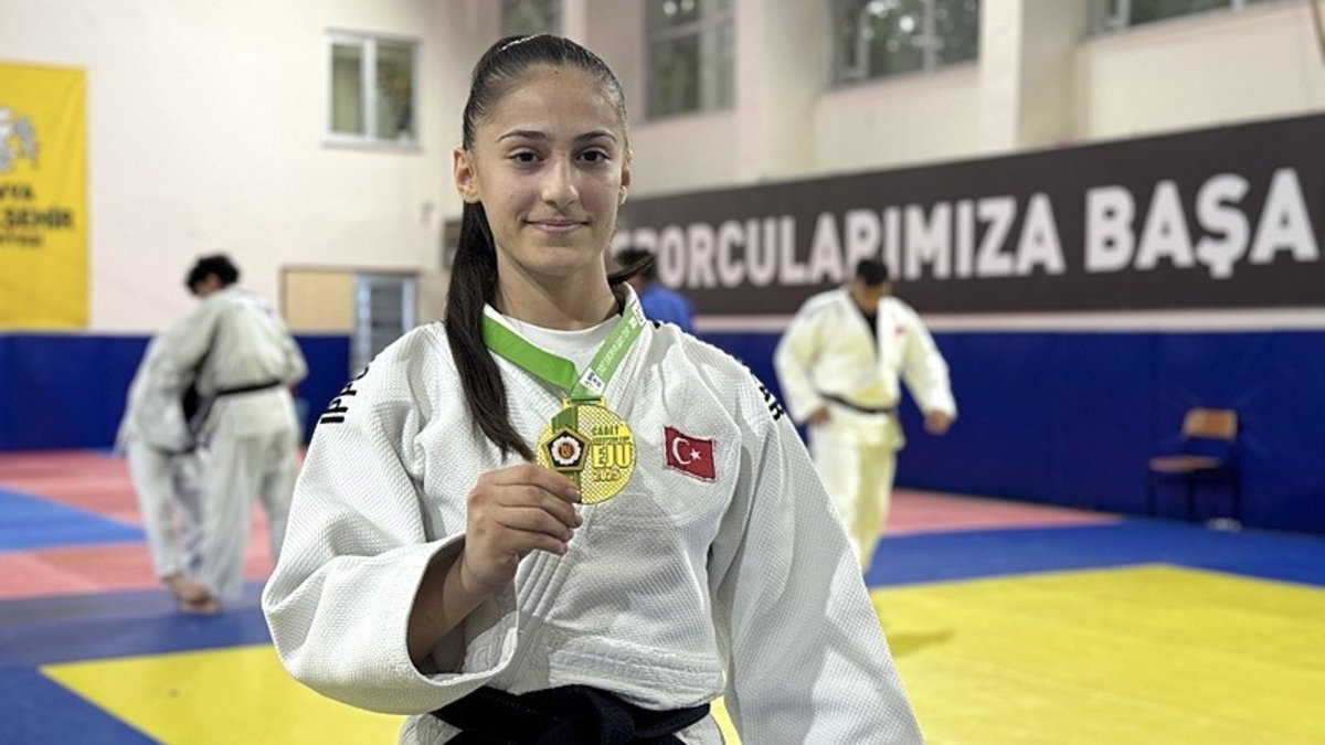Milli judocu Fatma Zehra Meki kazandığı altın madalyayı Filistin'e armağan etti Milli judocu Fatma Zehra Meki kazandığı altın madalyayı Filistin'e armağan etti
