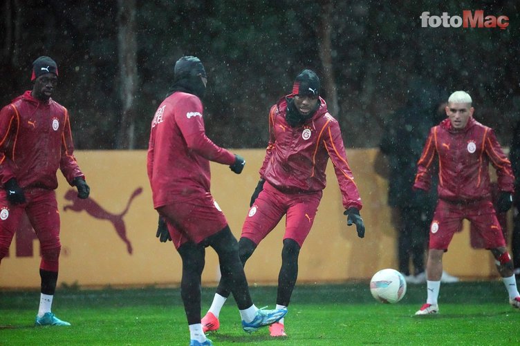 GALATASARAY HABERLERİ: Dursun Özbek'ten Trabzonspor maçı öncesi maaş ve prim kararı