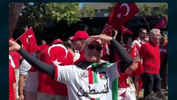 Paraguay maçı için toplanmaya başlayan taraftarlarımızdan Filistin'e destek!