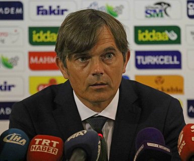 Yönetim Phillip Cocu'dan istifasını istedi
