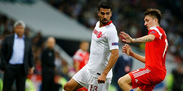 İstanbulspor, Mehmet Zeki Çelik'in formasını "emekli" etti