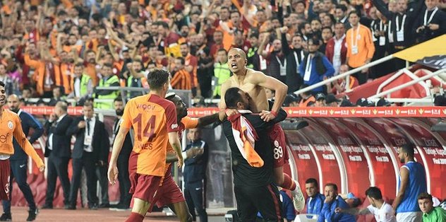 Emre Akbaba'ya büyük jest