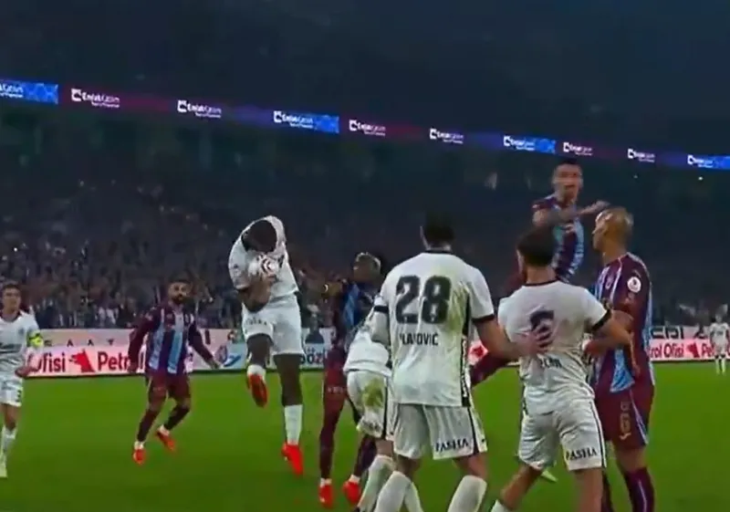 trabzonspor-penalti-bekledi-cihan-aydin-devam-ettirdi-1792432278908.jpg Trabzonspor, Beşiktaş karşısında penaltı bekledi! İşte o pozisyon - 2