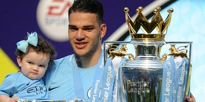 Ederson 2025'e kadar Manchester City'de
