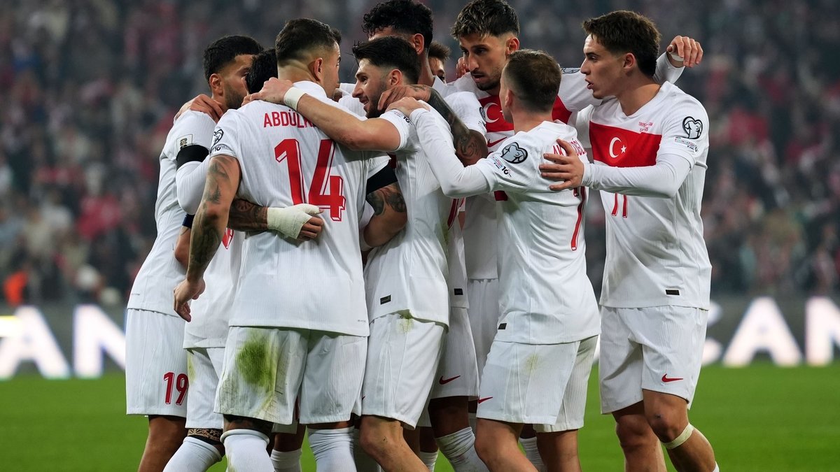 Bizim Çocuklar'da hedef galibiyet! İşte Vincenzo Montella'nın Romanya maçı muhtemel 11'i
