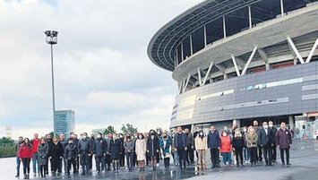 Bayraklar yarıya indi