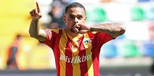 Welliton ilk 45’te bitiriyor