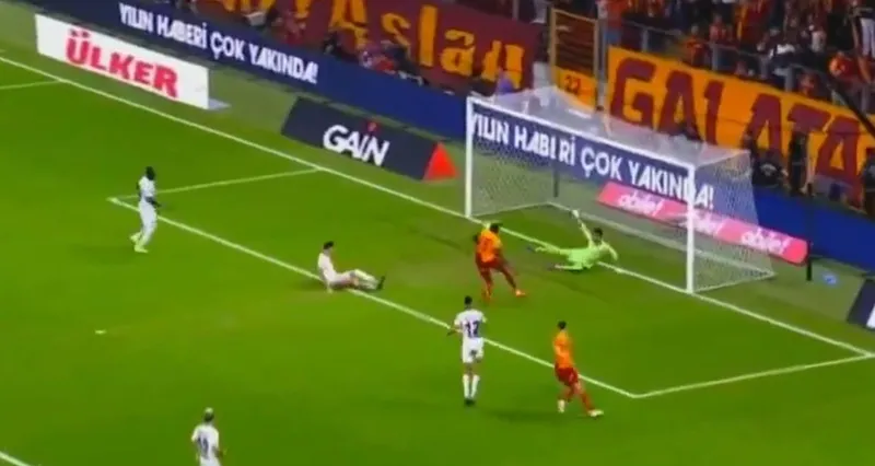 osimhen-galatasaray-formasiyla-ilk-gollerini-atti-1727541035230.jpg