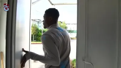 >Trabzonspor'dan Ekuban paylaşımı!