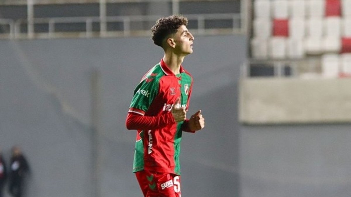 Adem bugün imzalıyor