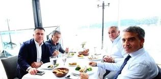 Ahmet Kavalcı’dan takıma yemek