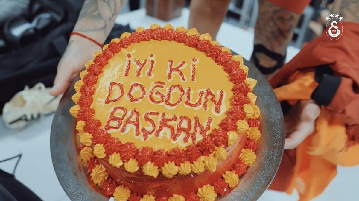 Galatasaray'dan Ali Koç'a doğum günü pastası göndermesi! Galatasaray'dan Ali Koç'a doğum günü pastası göndermesi!